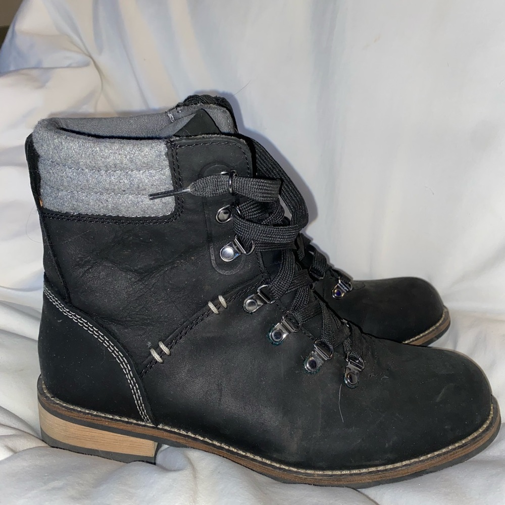 Women’s Kodiak boot. Size 9.5. Used, great condition.